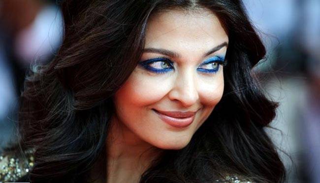 कान फेस्टिवल में ऐश्वर्या का छाया सुनहरा जादू