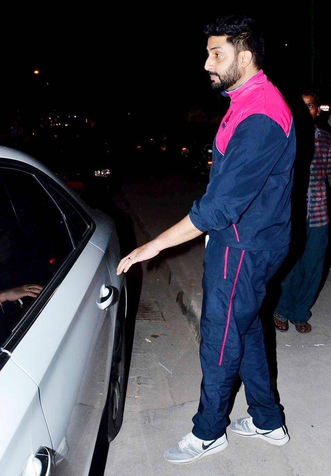 Celeb Spotting: जानें कहां बिजी हैं आपके फेवरेट सितारे...