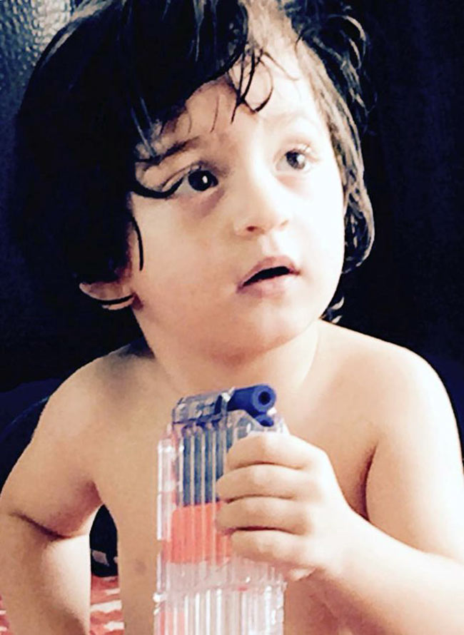 3 साल का हो गया अबराम देखें Awwww so cute तस्वीरें