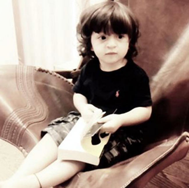 3 साल का हो गया अबराम देखें Awwww so cute तस्वीरें