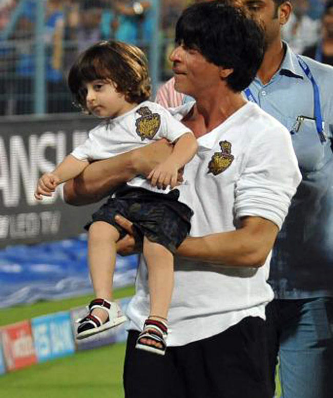 3 साल का हो गया अबराम देखें Awwww so cute तस्वीरें