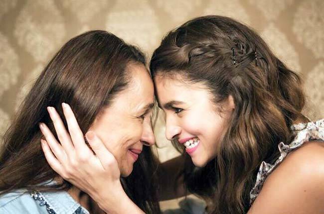 बॉलीवुड सितारों ने इस अंदाज में मां को किया 'मदर्स डे' विश