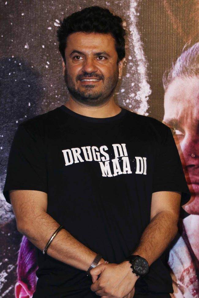 उड़ता पंजाब: हाथ में हॉकी लेकर इस अंदाज में किया 'इक कुड़ी' रिलीज