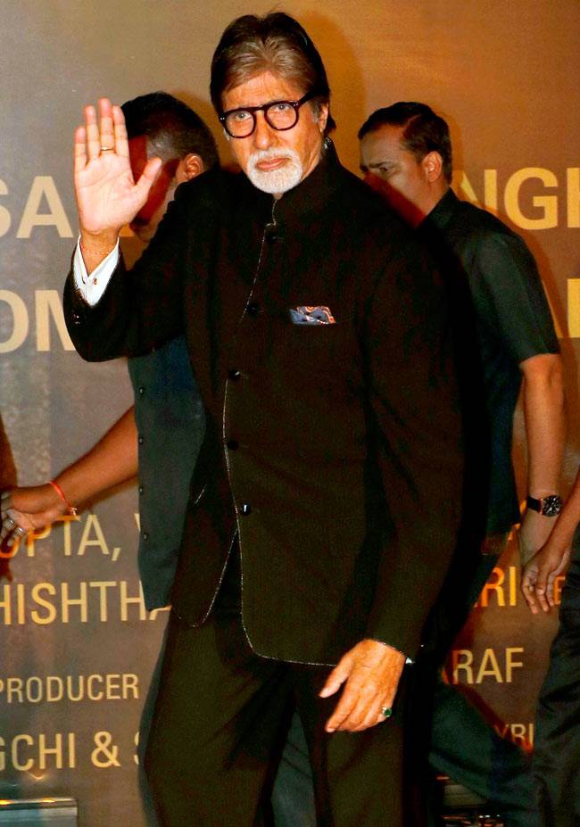 'सरबजीत' के प्रीमि‍यर पर ऐश्वर्या के साथ दिखा पूरा बच्चन खानदान