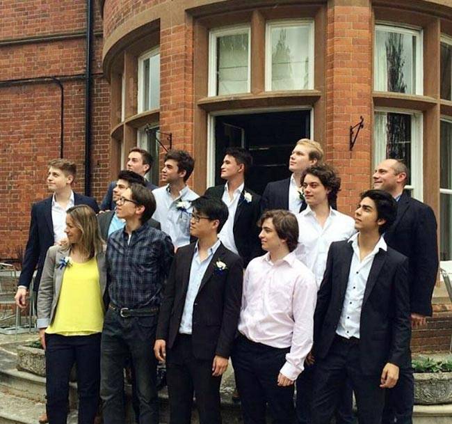 ग्रेजुएशन के बाद नव्या-आर्यन ने किया कुछ ऐसे इन्जॉय