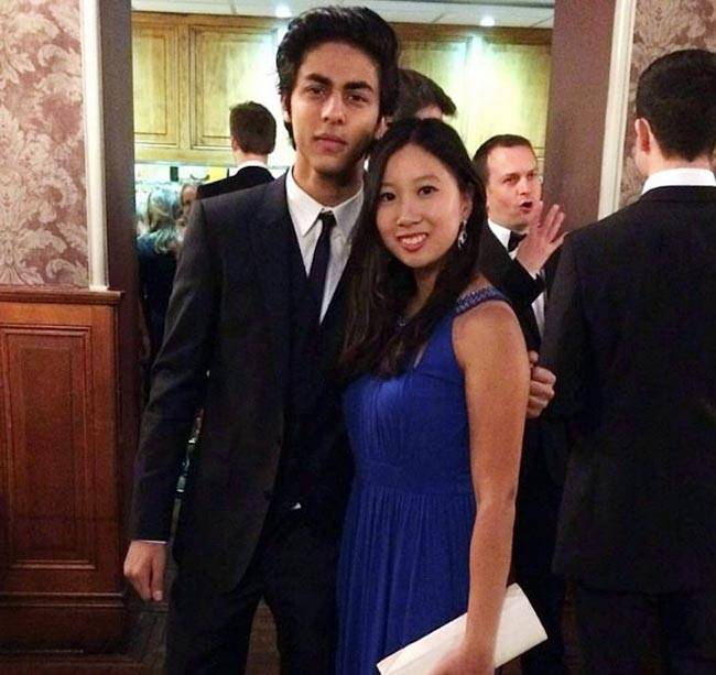 ग्रेजुएशन के बाद नव्या-आर्यन ने किया कुछ ऐसे इन्जॉय