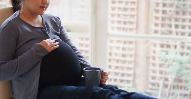 प्रेग्नेंसी में कम लें चाय-कॉफी क्योंकि...