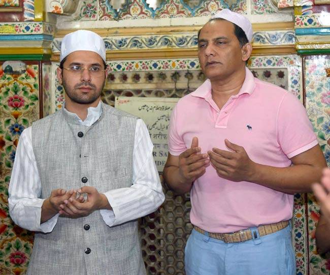 निजामुद्दीन औलिया के दर पर इमरान हाशमी और मोहम्मद अजहरुद्दीन