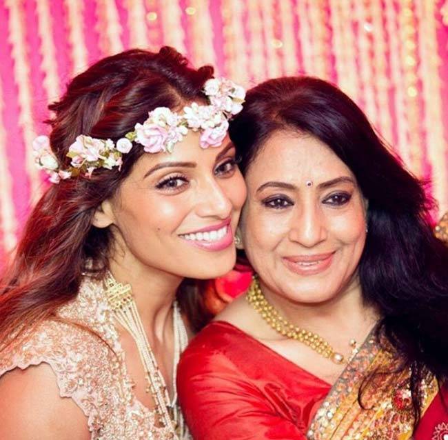 बॉलीवुड सितारों ने इस अंदाज में मां को किया 'मदर्स डे' विश