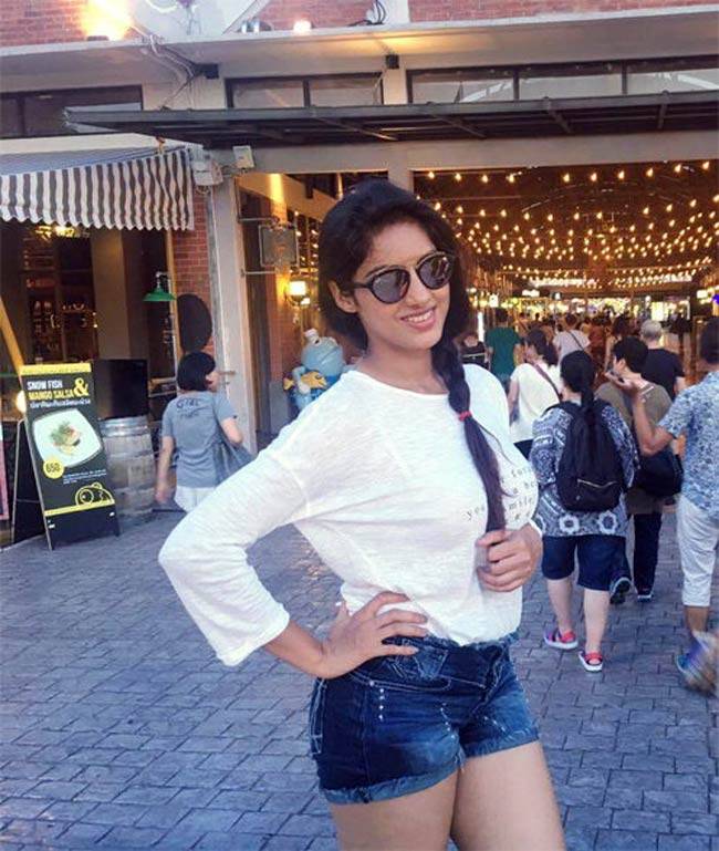 देखें पति के साथ एनि‍वर्सरी मना रही संध्या बींदणी की तस्वीरें