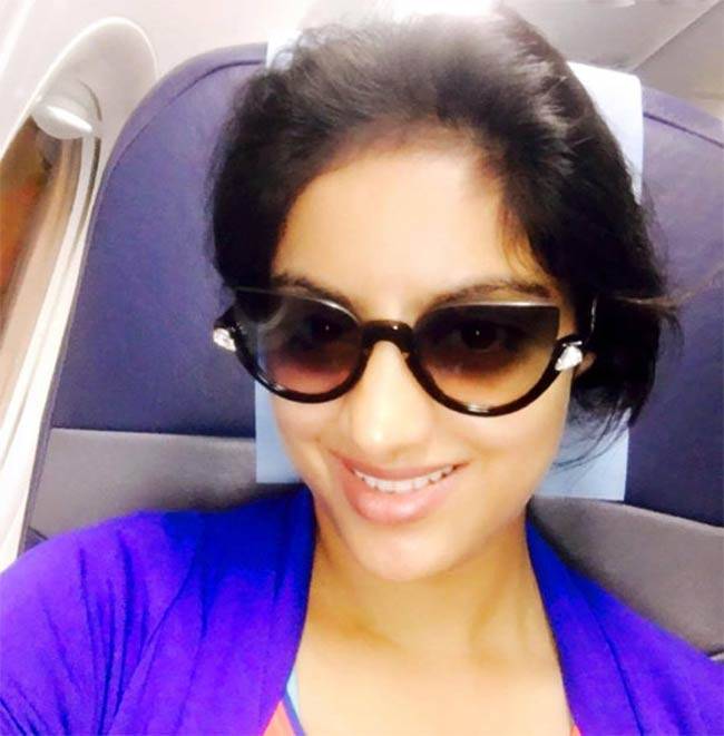 देखें पति के साथ एनि‍वर्सरी मना रही संध्या बींदणी की तस्वीरें