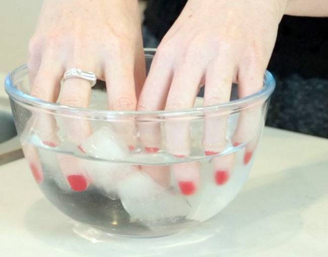 6 आसान स्टेप परफेक्ट नेल पॉलिश लगाने के