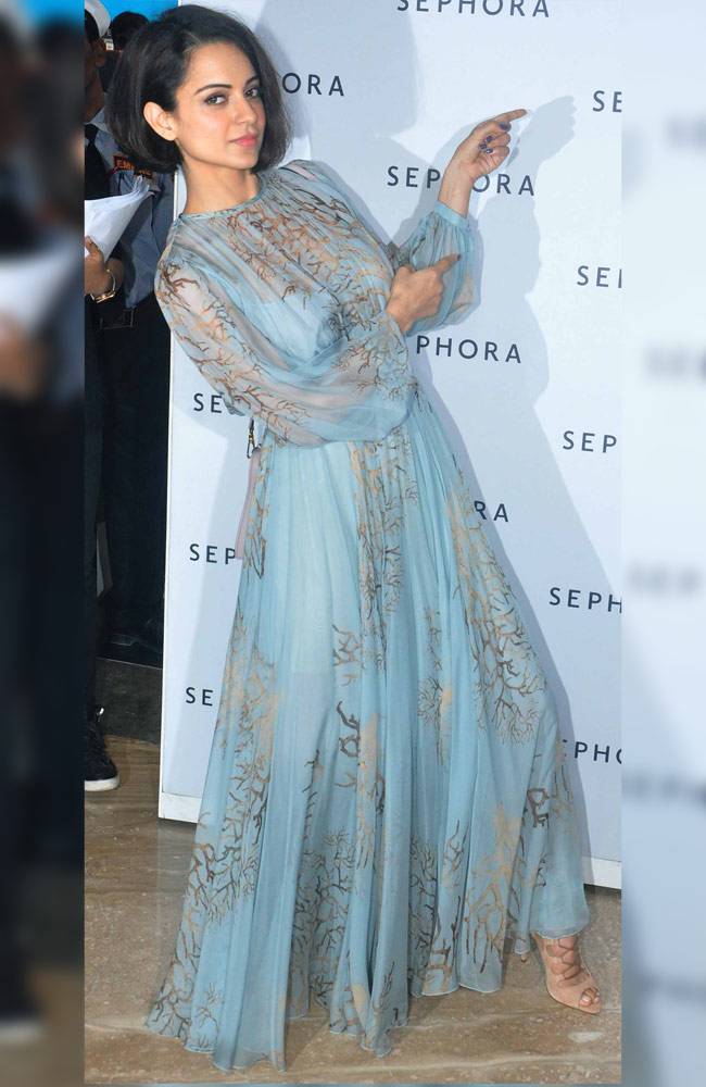 कंगना के काले नहीं 'नीले' जादू के हैं हम कायल