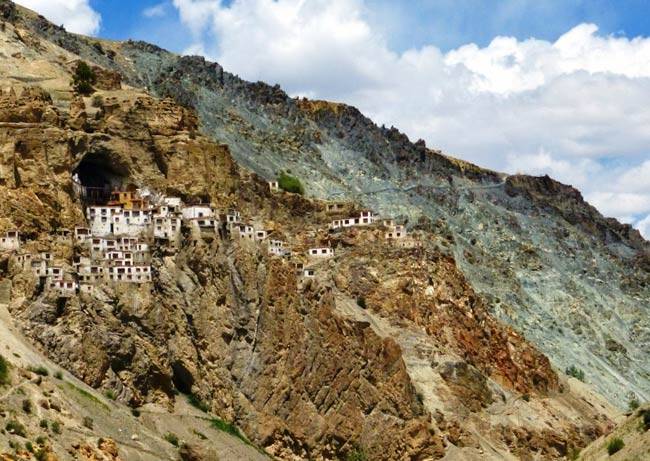 भारत की इन 13 जगहों पर संभल कर जाएं नहीं तो...