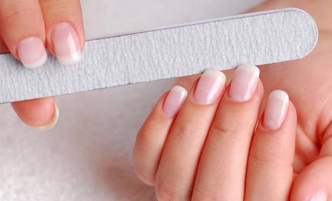 6 आसान स्टेप परफेक्ट नेल पॉलिश लगाने के