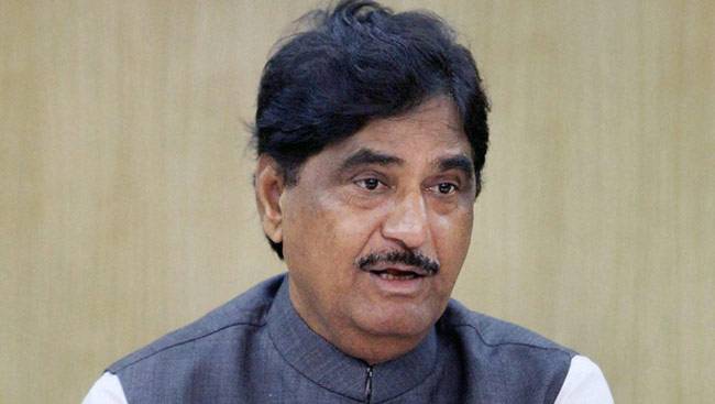 इन नेताओं की डिग्री पर मचा बवाल...