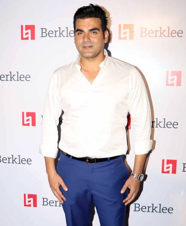 अभिषेक-रितेश 'हाउसफुल 3' की प्रमोशन में जुटे, एयरपोर्ट पर नजर आईं दीया