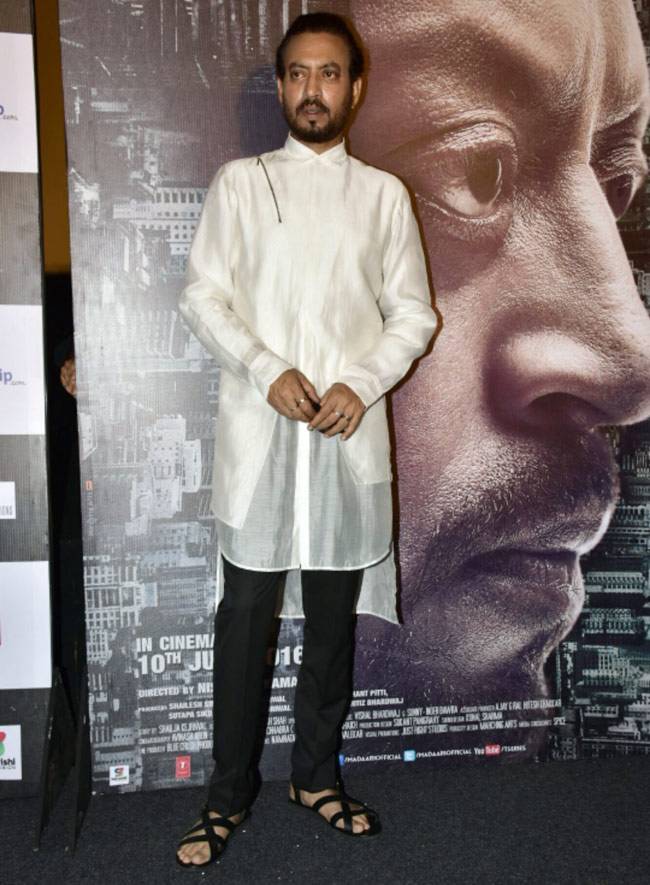 इरफान ने बेटे के साथ दिखाया 'मदारी' का ट्रेलर