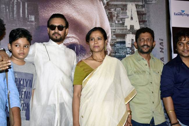 इरफान ने बेटे के साथ दिखाया 'मदारी' का ट्रेलर