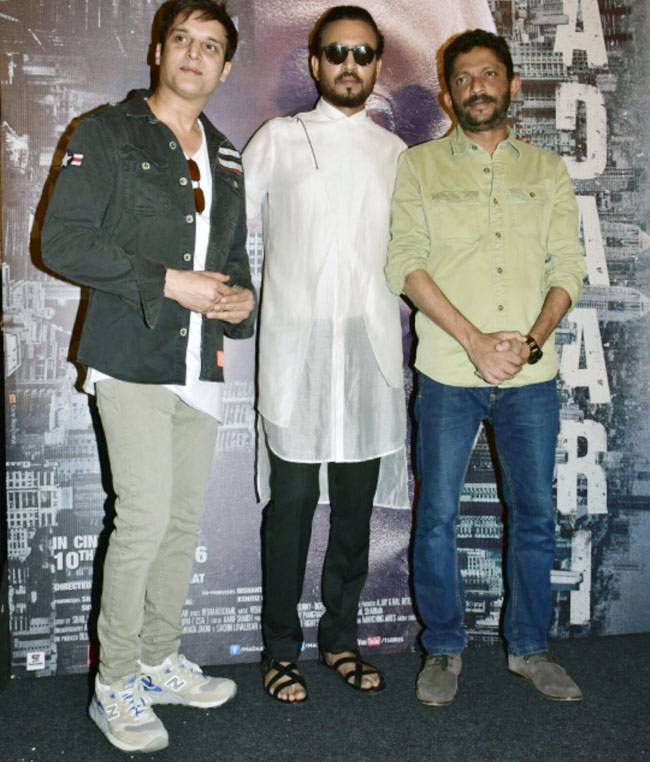 इरफान ने बेटे के साथ दिखाया 'मदारी' का ट्रेलर