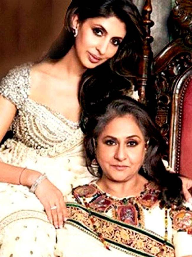 बॉलीवुड की ये Super Moms हैं अपनी बेटियों से ज्यादा ग्लैमरस