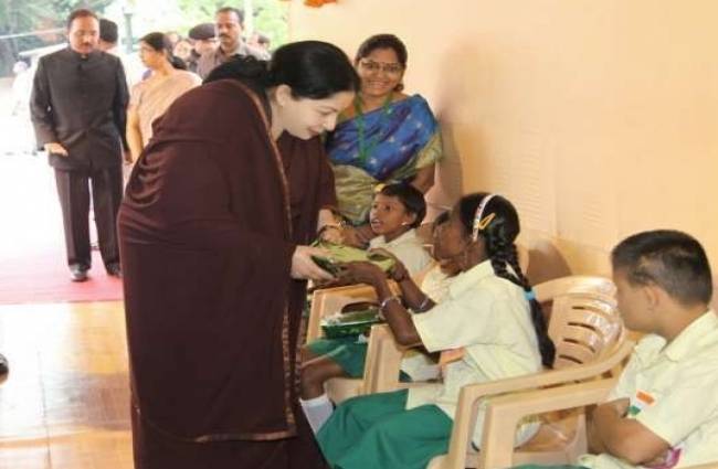 तमिलनाडु की मुख्यमंत्री जयलललिता का राजनीतिक सफर, देखें तस्वीरों में...