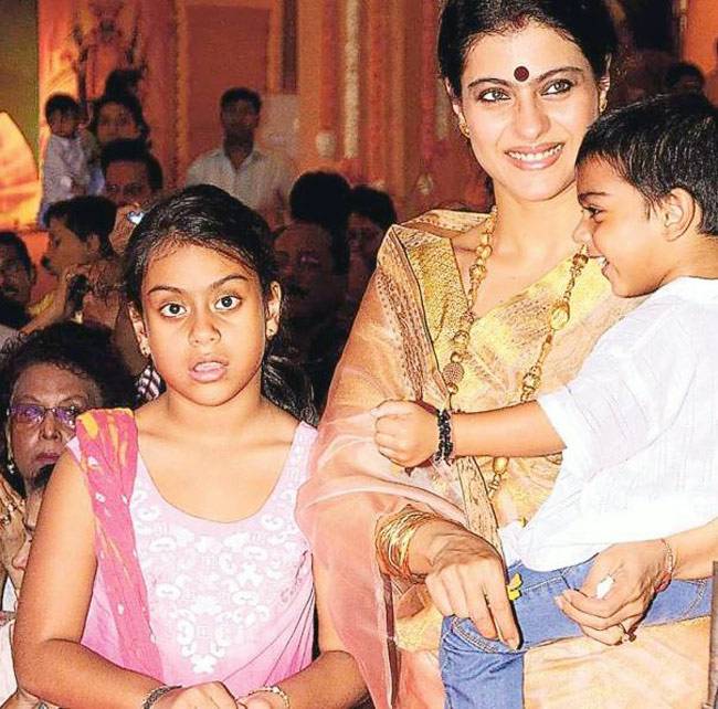 मिलिए बॉलीवुड की इन ग्लैमरस मॉम्स और उनके क्यूट किड्स से