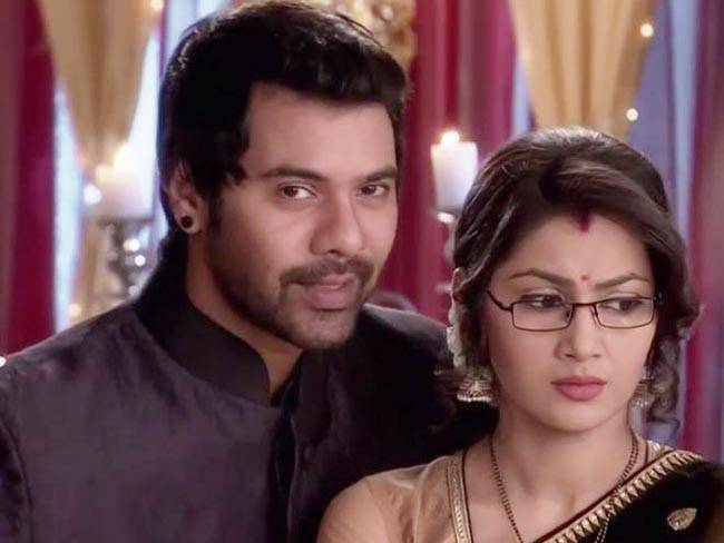 'नागिन' और 'साथिया' पर दर्शक दिखा रहे हैं मोहब्बतें...