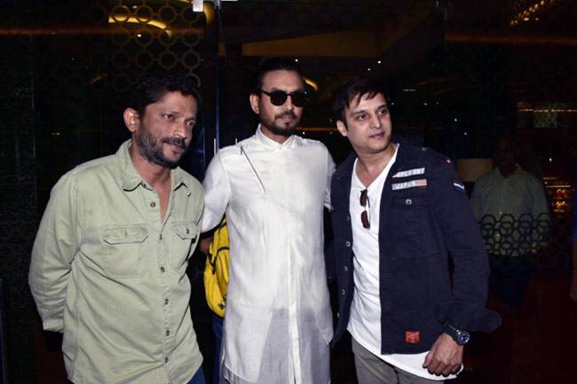 इरफान ने बेटे के साथ दिखाया 'मदारी' का ट्रेलर