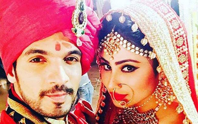 'नागिन' और 'साथिया' पर दर्शक दिखा रहे हैं मोहब्बतें...