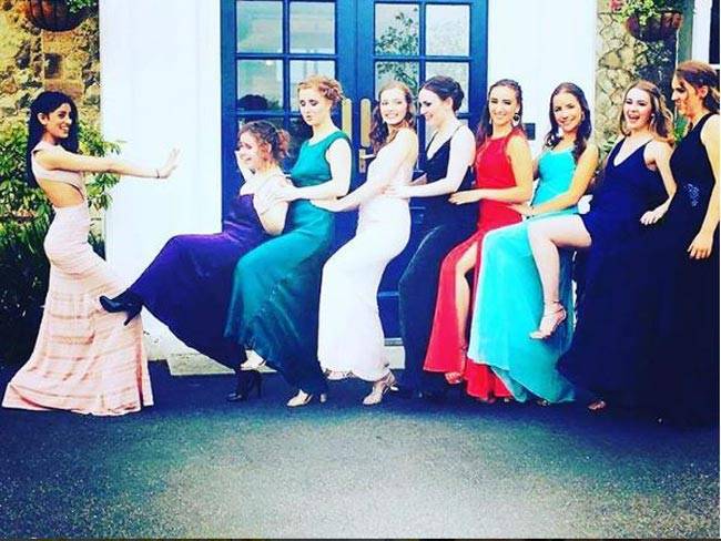 ग्रेजुएशन के बाद नव्या-आर्यन ने किया कुछ ऐसे इन्जॉय