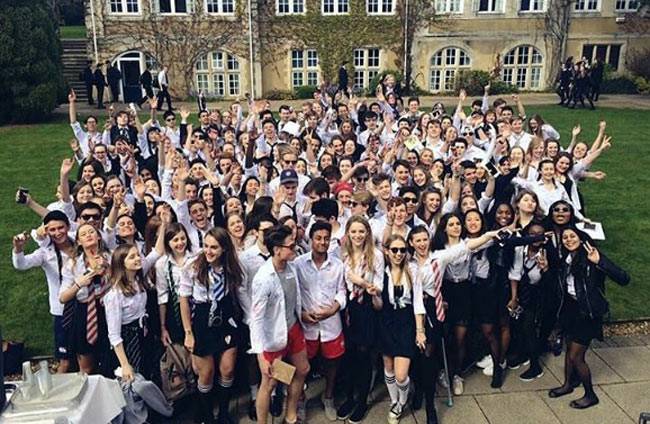 अमिताभ की नातिन और शाहरुख के बेटे की अनदेखी तस्वीरें...