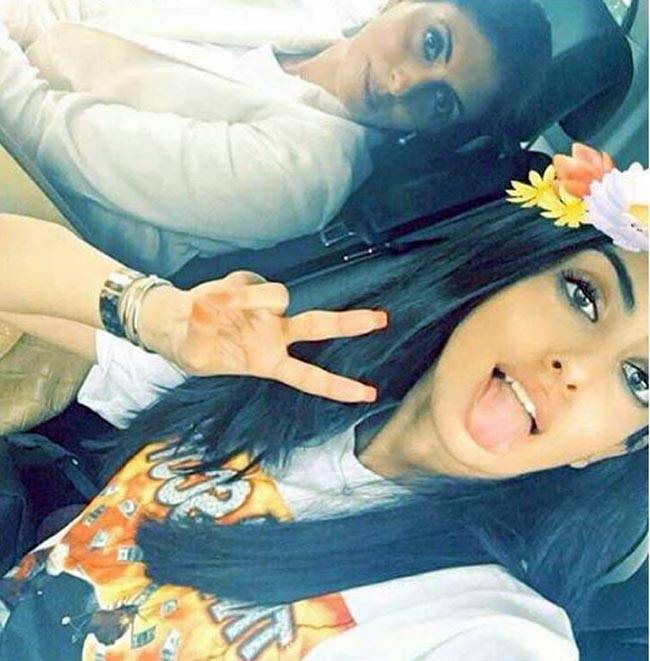 ग्रेजुएशन के बाद नव्या-आर्यन ने किया कुछ ऐसे इन्जॉय