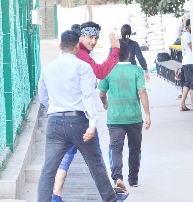 Celeb Spotting: जानें कहां बिजी हैं आपके फेवरेट सितारे...