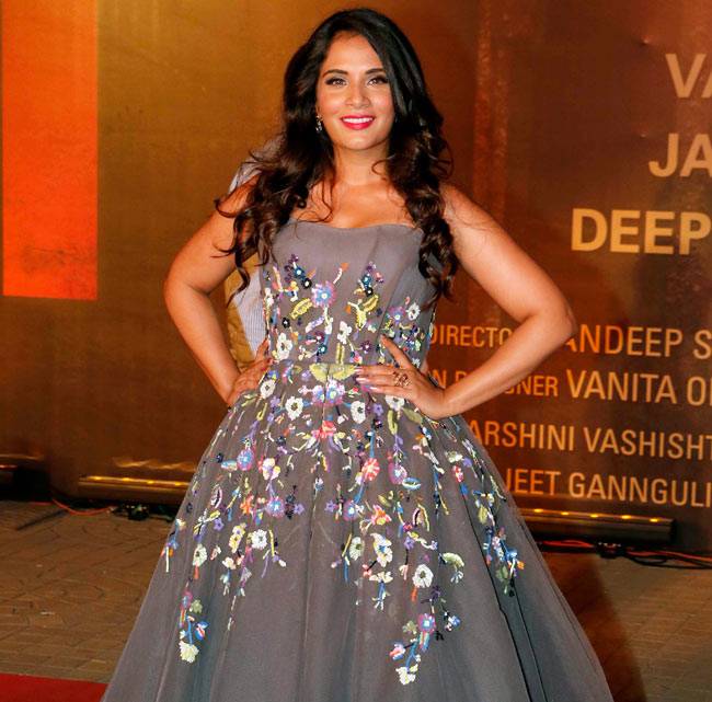 'सरबजीत' के प्रीमि‍यर पर ऐश्वर्या के साथ दिखा पूरा बच्चन खानदान