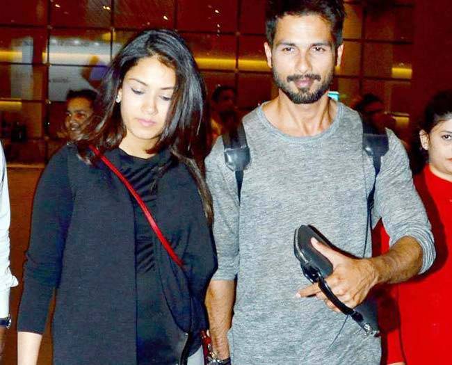 छुट्टियां मनाकर पत्नी के साथ लौटे शाहिद, बेबी बंप के साथ दिखीं मीरा