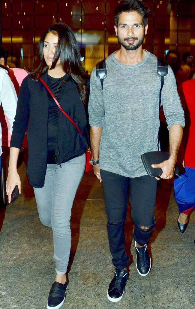 छुट्टियां मनाकर पत्नी के साथ लौटे शाहिद, बेबी बंप के साथ दिखीं मीरा