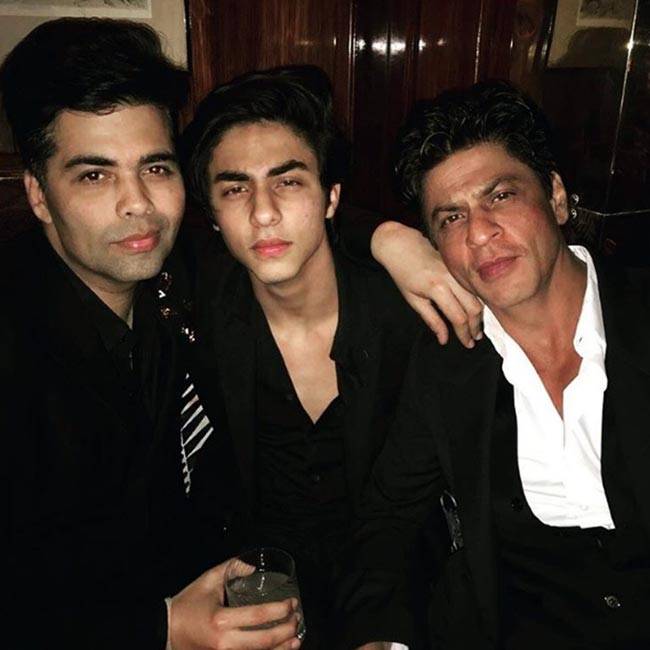 शाहरुख और उनके बेटों के नाम रहा करण जौहर का बर्थडे...