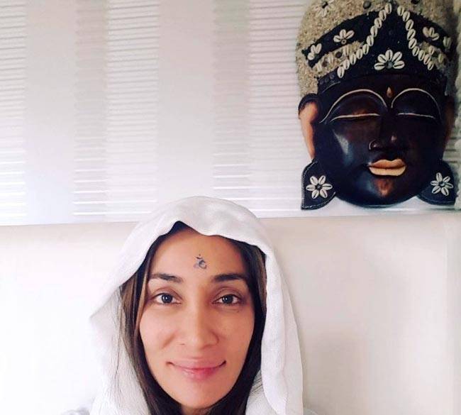 'बिग बॉस' की ये बोल्ड कंटेस्टेंट अब बन गईं है नन...