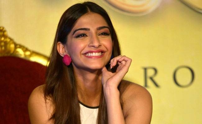 बॉलीवुड के सितारे जो BA पास भी नहीं हैं...