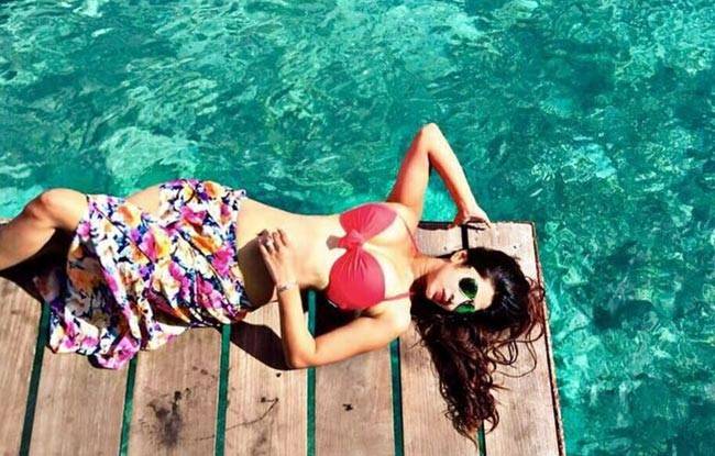 इन बिकिनी Pics को लेकर चर्चा में आईं 'महादेव' की 'पार्वती'