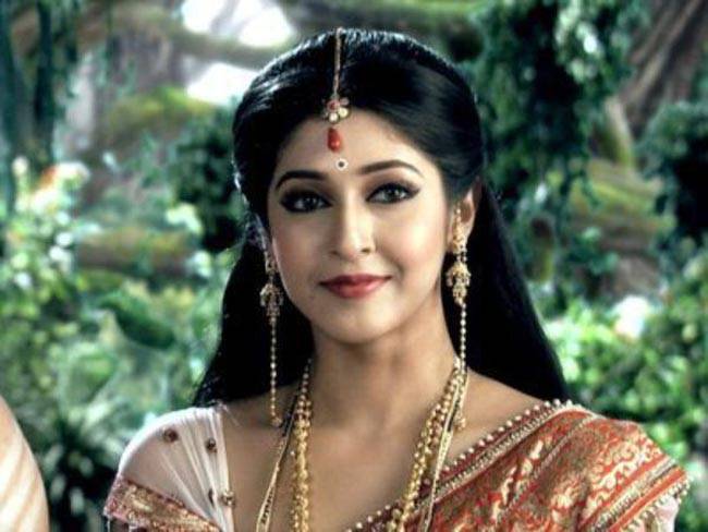 इन बिकिनी Pics को लेकर चर्चा में आईं 'महादेव' की 'पार्वती'