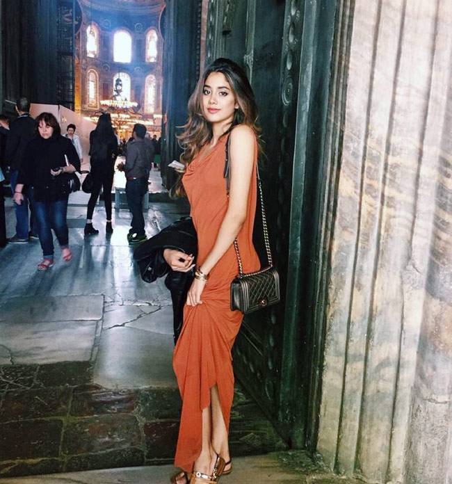 आलिया-सोनाक्षी से लेकर सिद्धार्थ-जैकलीन तक इंस्टाग्राम पर छाए सितारे