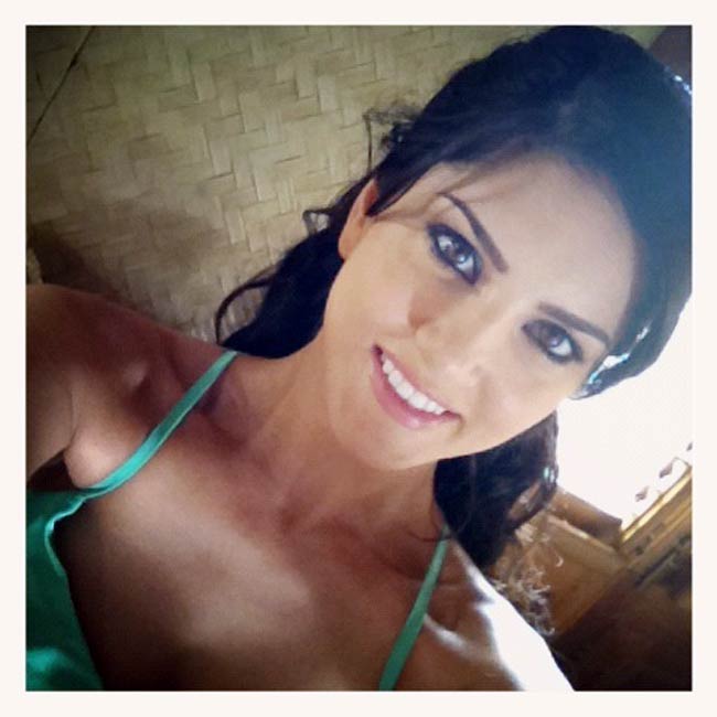 Happy B'day सनी लियोन