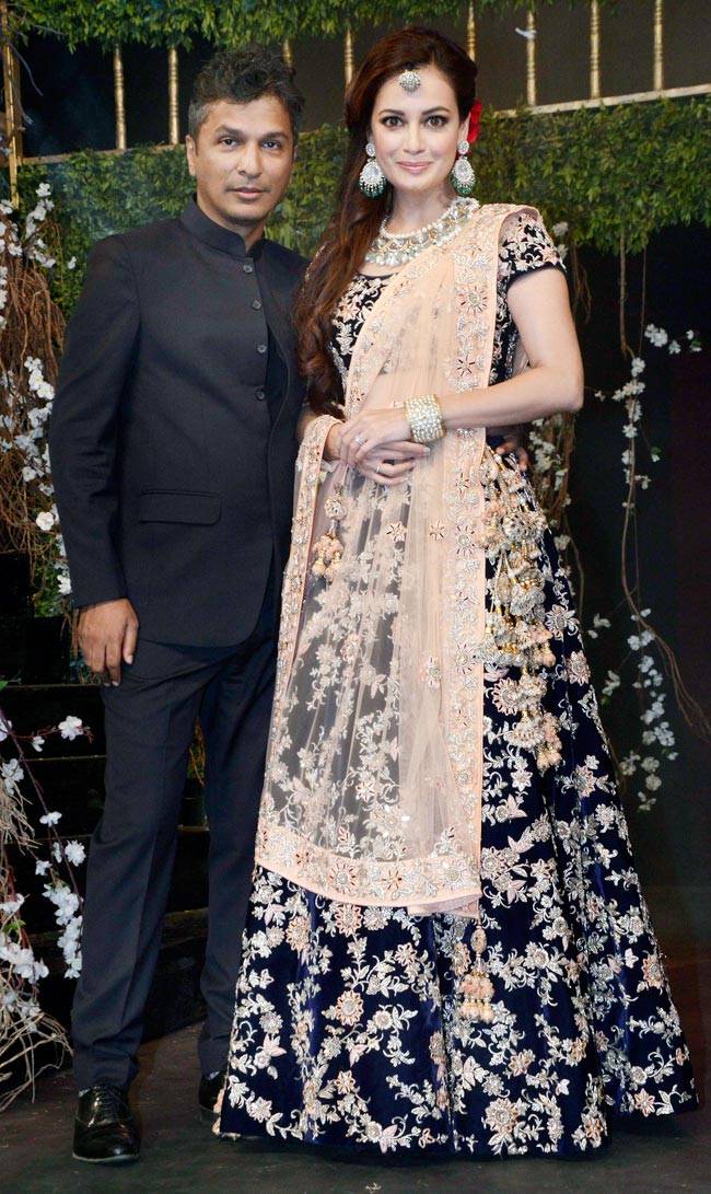 दिया मिर्जा ने रैंप पर बिखेरा अपना जलवा