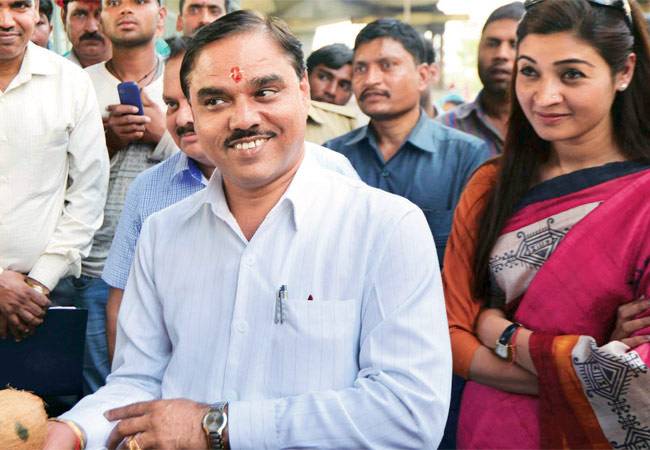 इन नेताओं की डिग्री पर मचा बवाल...