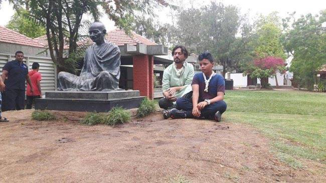 इरफान खान ने बेटे के साथ इस तरह मनाया 'फादर्स डे'