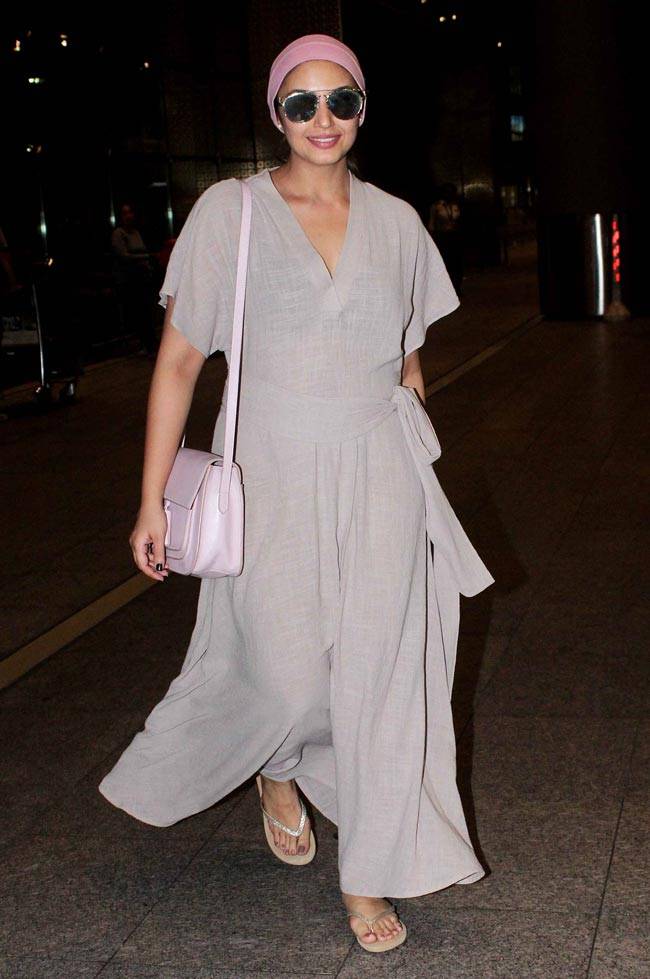 Celeb Spotting: IIFA से लौटीं मलाइका अरोड़ा, देखें कहां व्यस्त हैं बाकी सिलेब्स