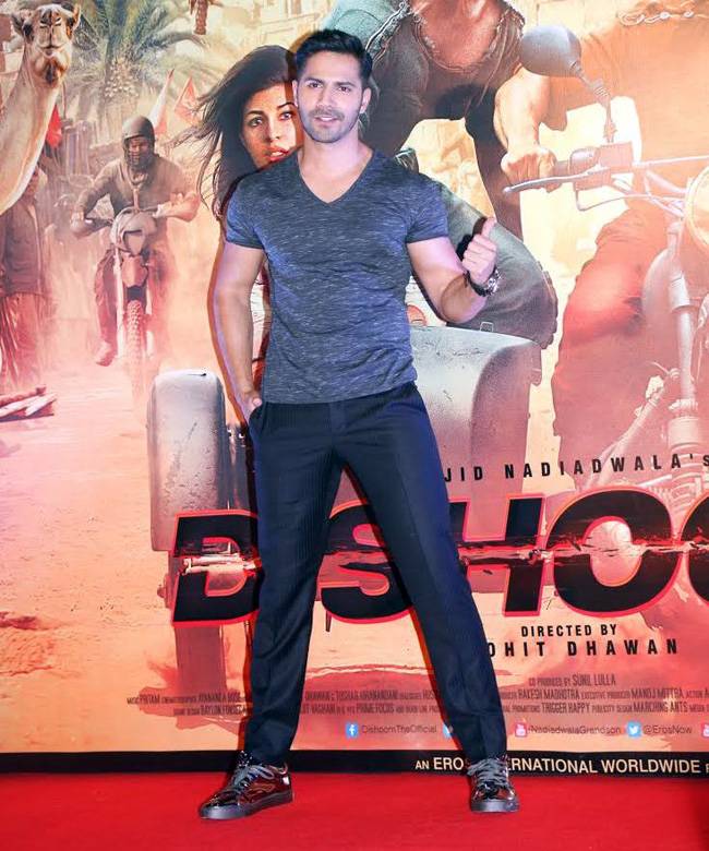 ये क्या कर रहीं हैं जैकलीन?