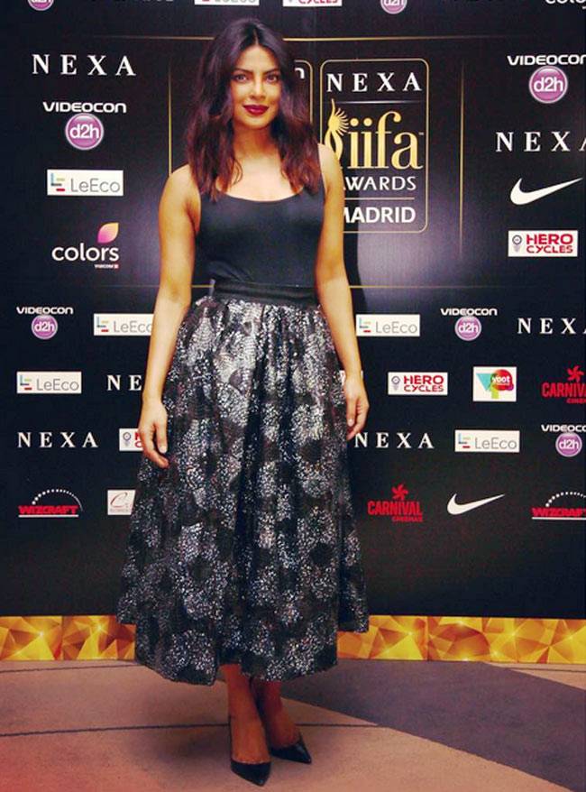 IIFA के लिए स्पेन पहुंचे बॉलीवुड सितारें, देखें किसने क्या पहना